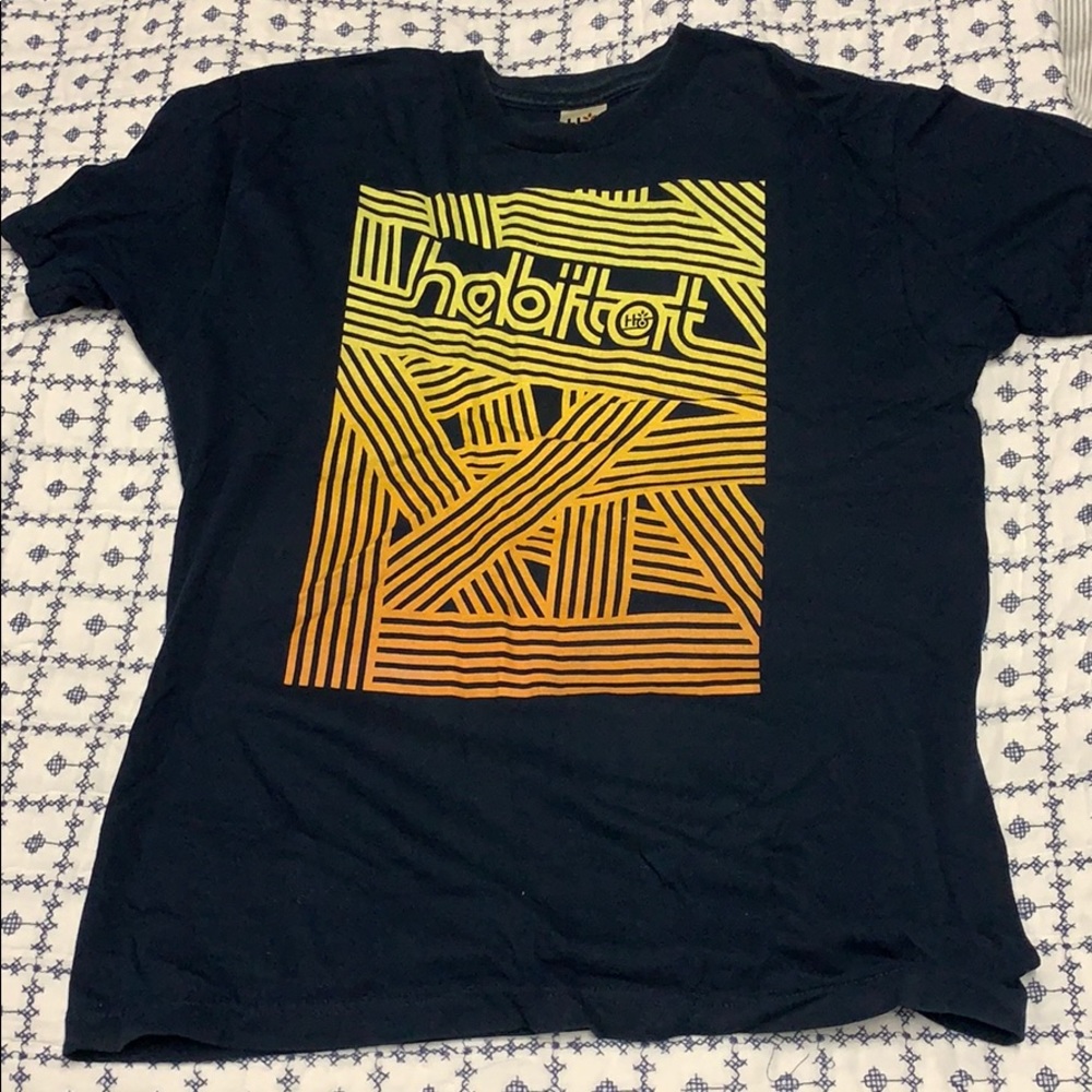 Navy Habitat skate tee size medium